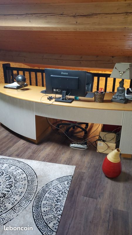 Bureau (image 2)