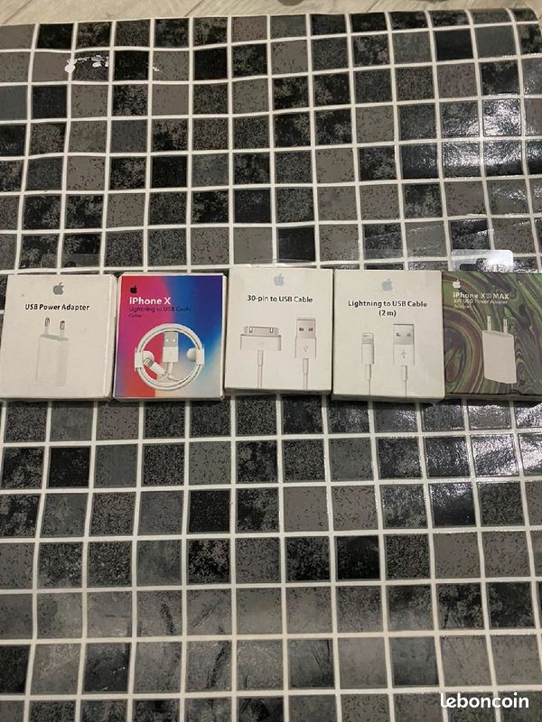 Power bank et tout les chargeur et écouteurs Samsung et iPhone à ddes mailleur prixx (image 5)