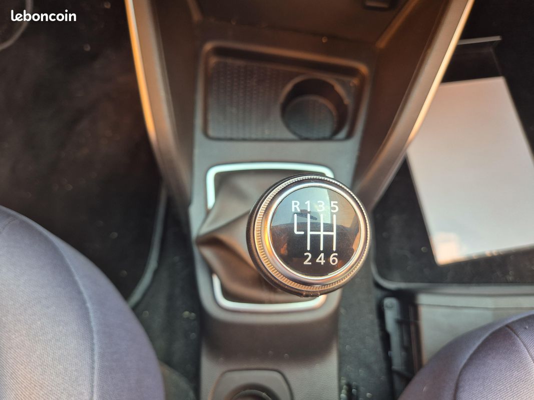 DACIA Duster Blue dCi 115 4x2 Prestige (image 20)