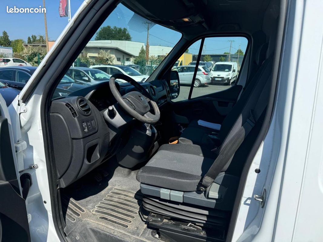 RENAULT MASTER Grand Confort F3500 L2H2 2.3 Energy dCi - 170 III FOURGON Traction PHASE 2 Garantie 6 mois (image 24)