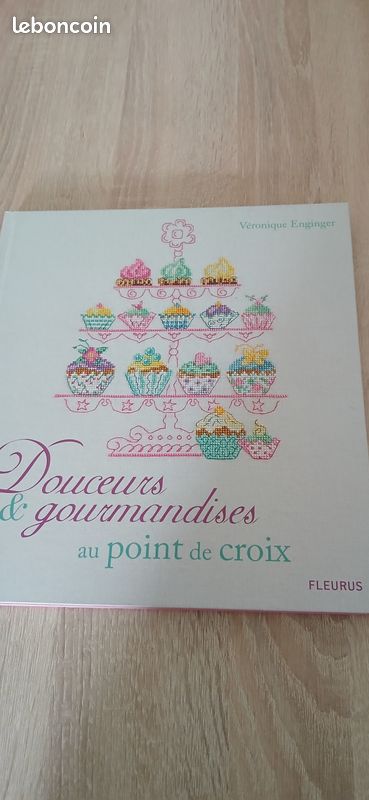 Livre DOUCEURS ET GOURMANDISES au point de croix de Véronique Enginger (image 1)