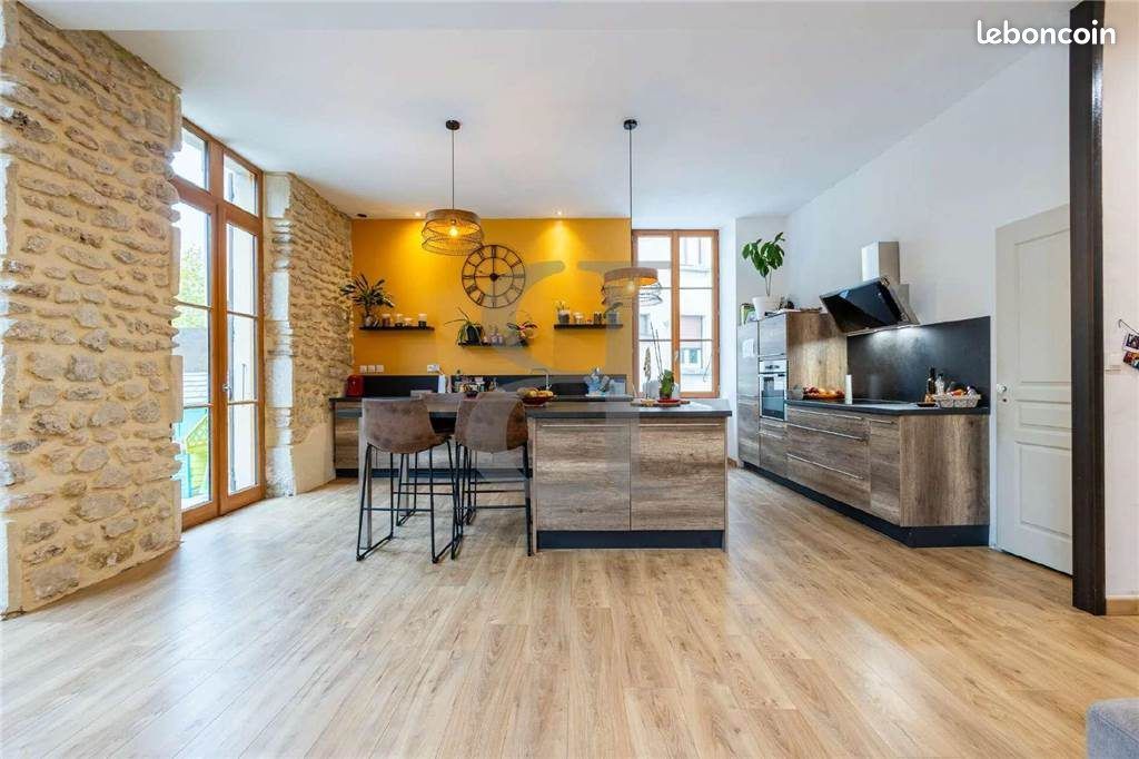 Appartement 5 pièces 137 m² · à Valréas · 137 m² · 856 €/mois