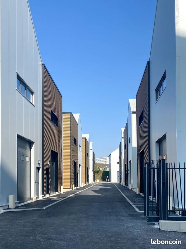 Entrepôt 128 m² BAGNOLET (image 3)