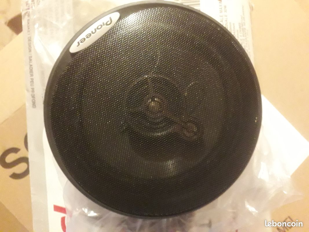 Enceinte voiture (image 1)