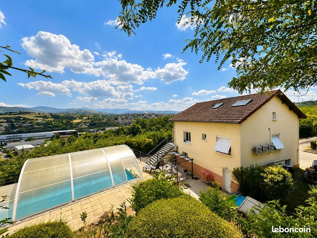Maison 6 pièces 135 m² · à Genilac · 135 m² · 345 000 €
