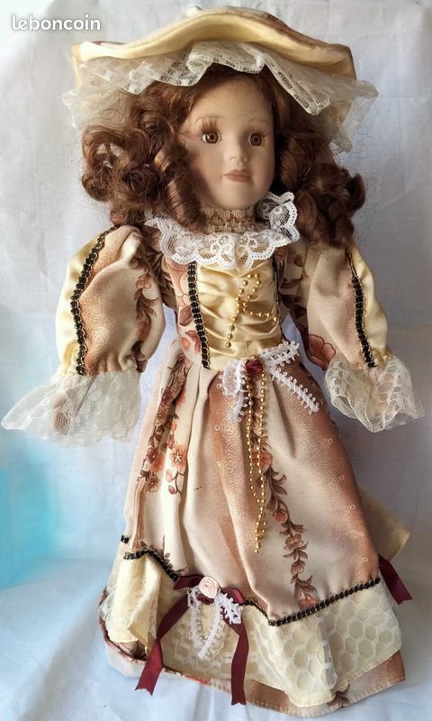 Poupée à chapeau à collectionner (image 1)