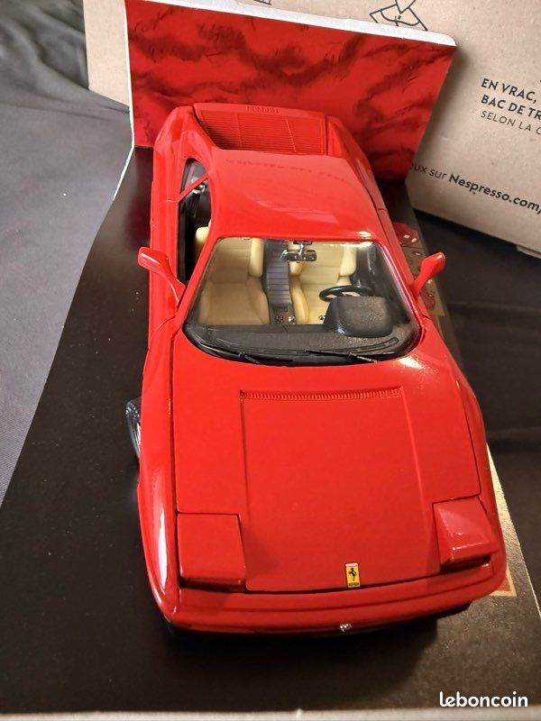Ferrari 348 TB 1989 – Miniature Bburago échelle 1/18 – Rouge – Fabriquée En Italie – Bon état
