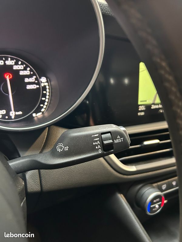 ALFA ROMEO GIULIA 2.2 JTDM 150 SUPER BVA - SYSTEME DNA - GPS - RADAR DE RECUl (image 27)