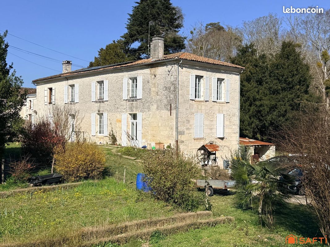 Maison 7 pièces 197 m² · à Chaniers · 197 m² · 387 000 €