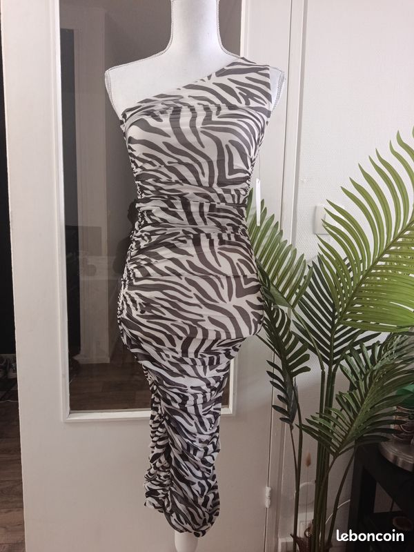 Robe midi moulante NA-KD zébrée asymétrique drapée style soirée taille XXS neuve étiquette (image 8)