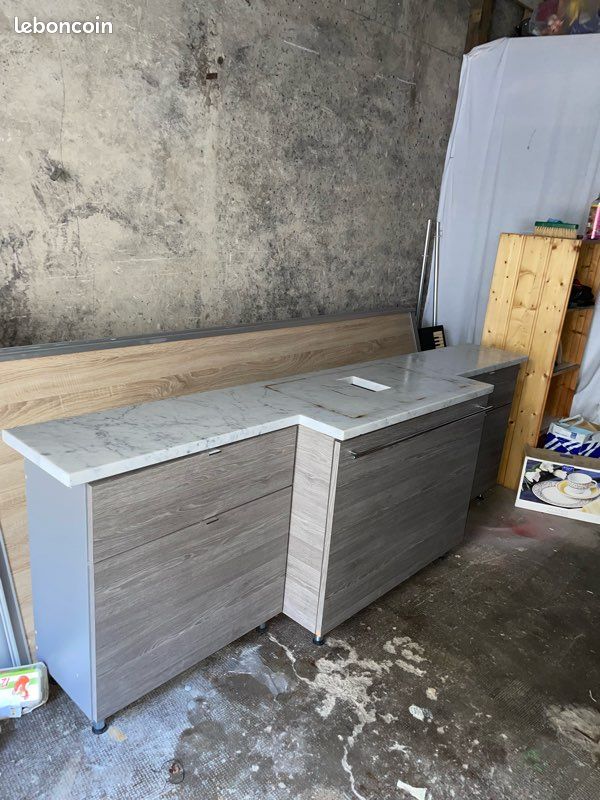 Meuble de salle de bain en marbre et bois (image 20)