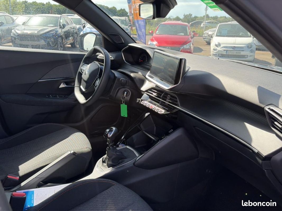 PEUGEOT 2008 1.2 100 style (image 28)