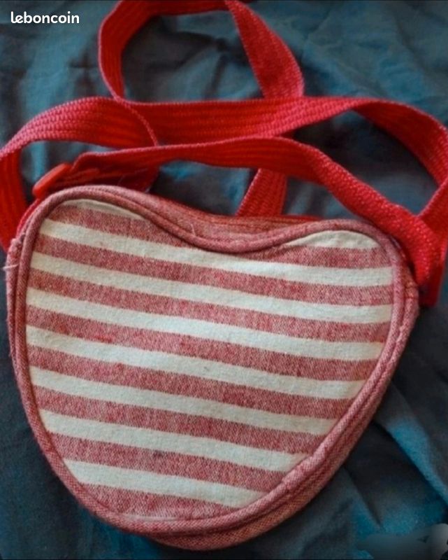 Petit sac Venezia rayé rouge et blanc – forme cœur (image 2)