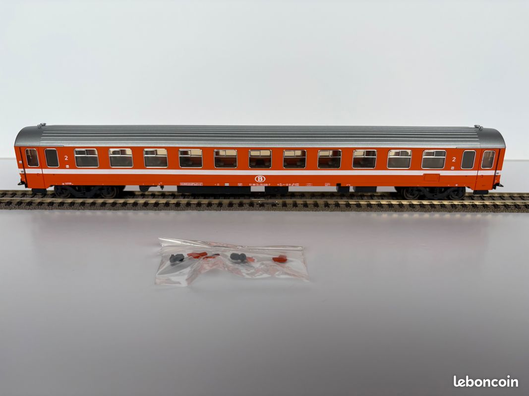 Voiture Voyageurs 2ème Classe USI - LS Models 14014, Échelle HO (1/87) - NEUVE