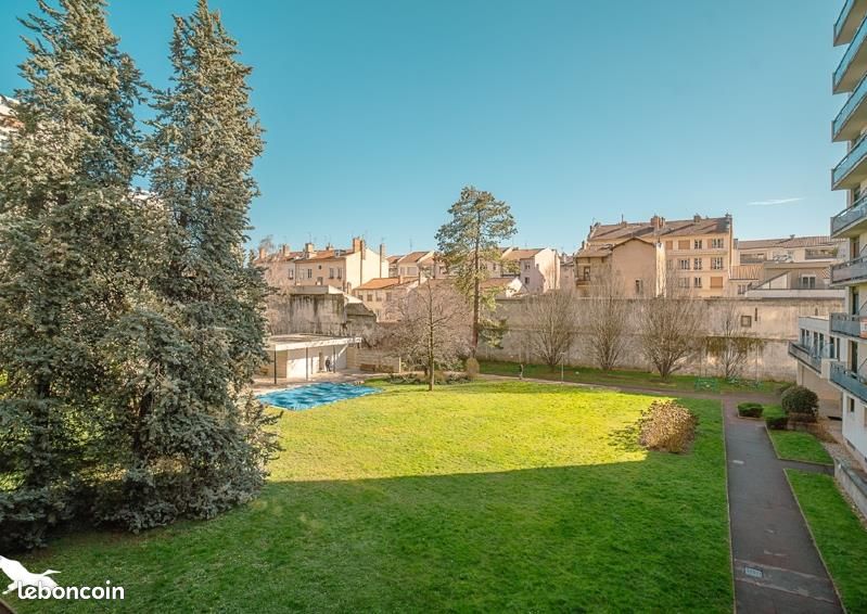 Parking 30 m² · à Lyon · 30 m² · 160 €/mois