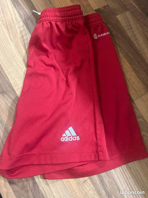 Short Adidas foot (image 1)