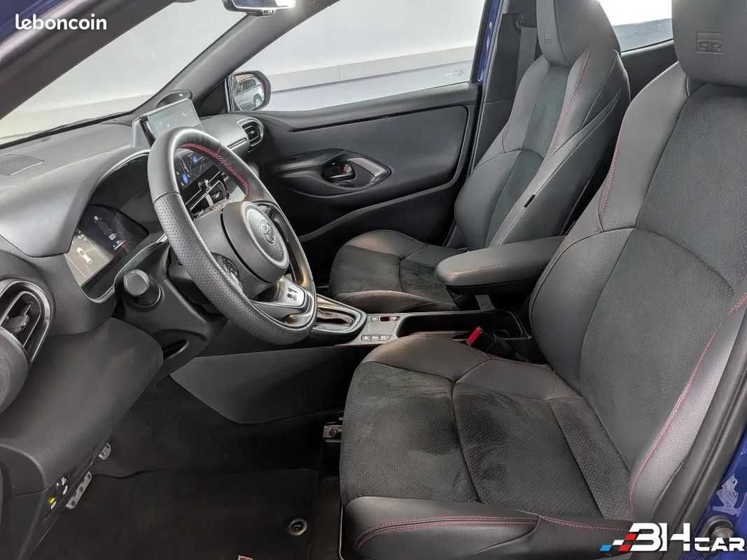Toyota Yaris 1.5 130H 90 HYBRID FULL-HYBRID 0.8KWH GR-SPORT BVA (image 8)