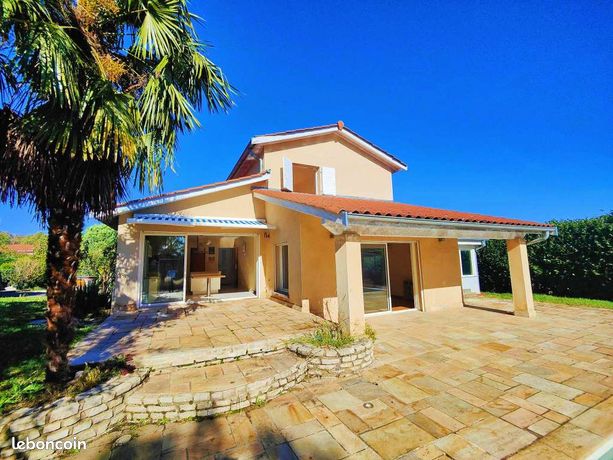 Maison 7 pièces 196 m²