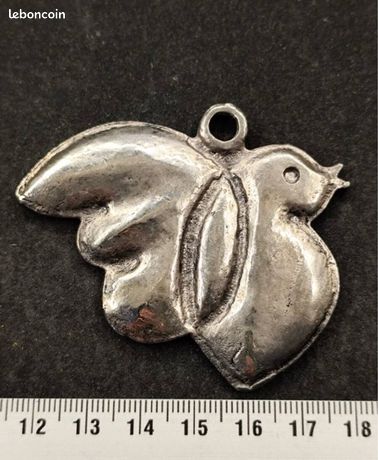 Collier Pendentif Vintage Cacharel – Pièce De Collection Classique, Orné