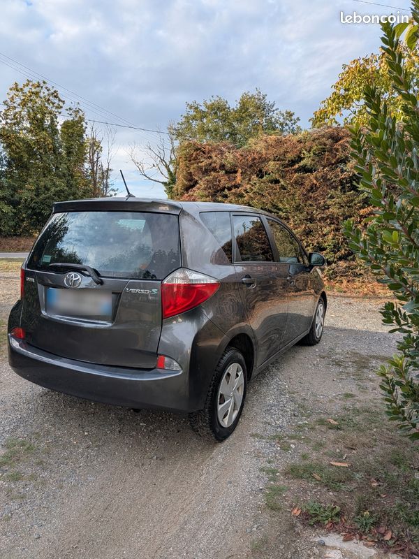 Toyota Yaris Verso s (image 2)