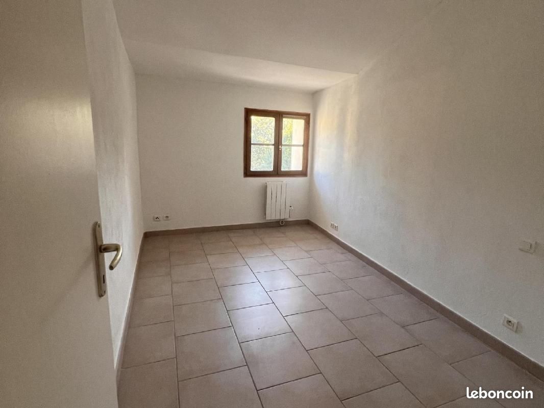 Appartement 2 pièces 46 m² · à Lambesc · 46 m² · 700 €
