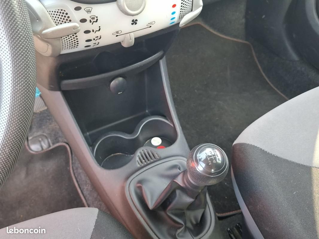 Peugeot 107 1.0 70 ch Serie-64 /Entretien complet (image 23)
