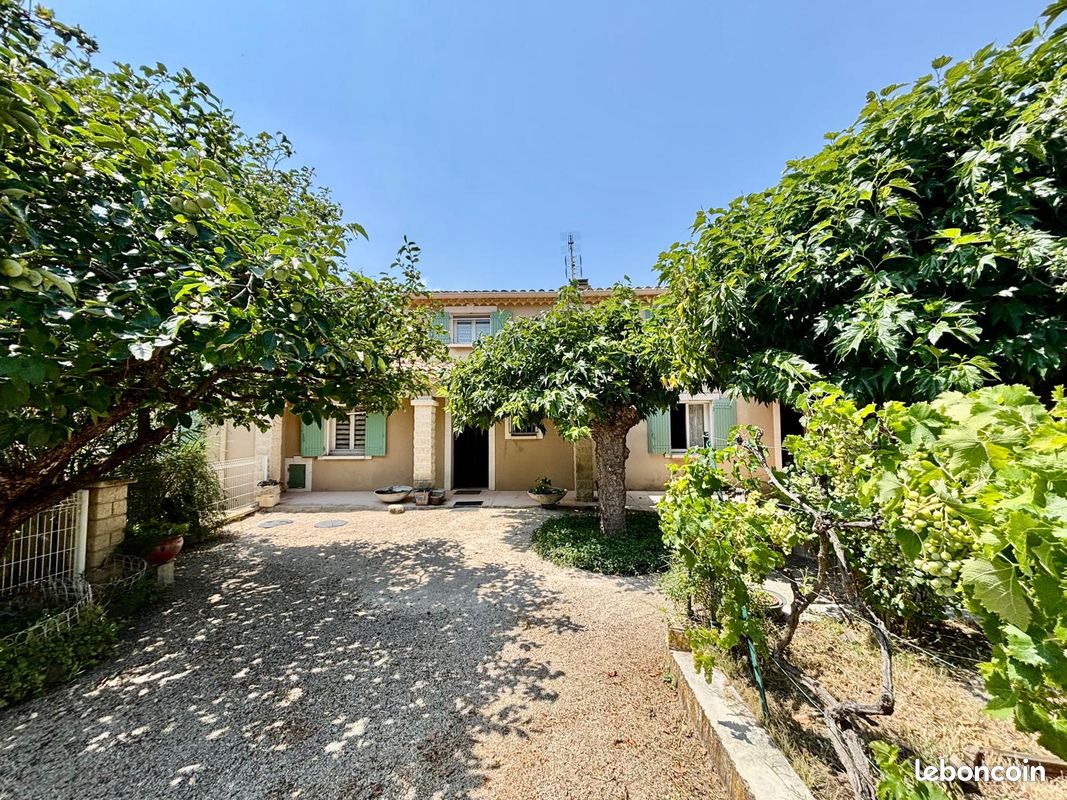 Maison 6 pièces 168 m² · à Sainte-Cécile-les-Vignes · 168 m² · 411 000 €