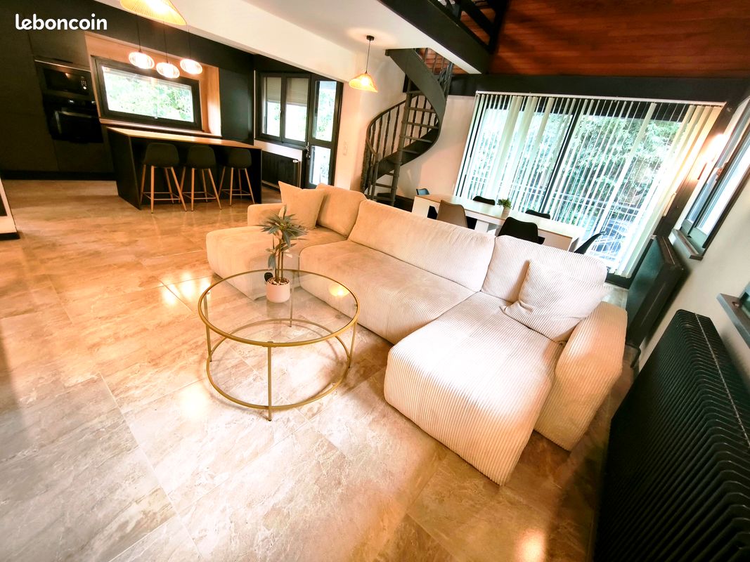 Maison 11 pièces 300 m² · à Vétraz-Monthoux · 300 m² · 845 000 €