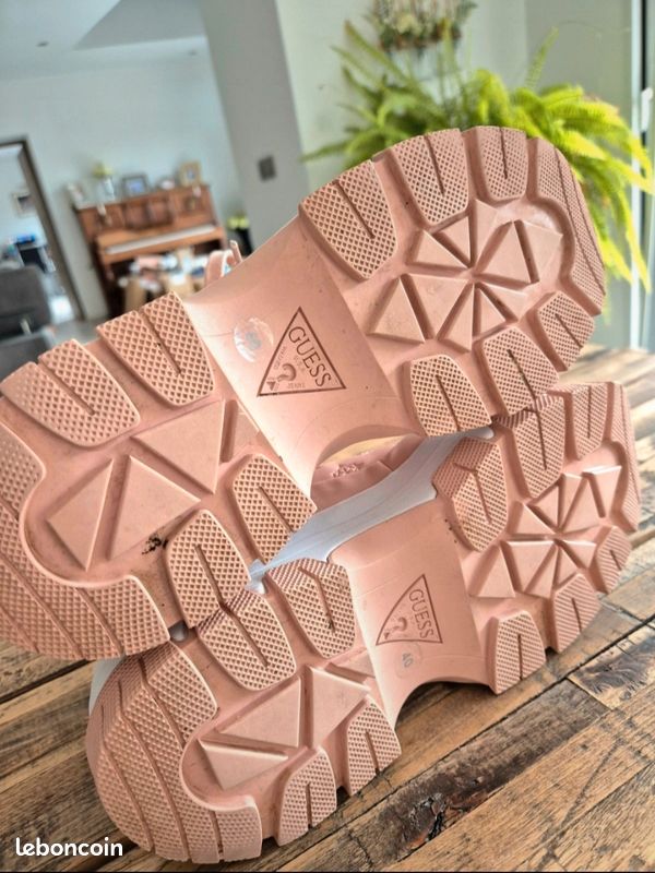 Sandales Compensées Guess En Cuir Rose - Taille US 9.5 Femme, Talon 2-2.9 Pouces, Plateforme 3 Pouces