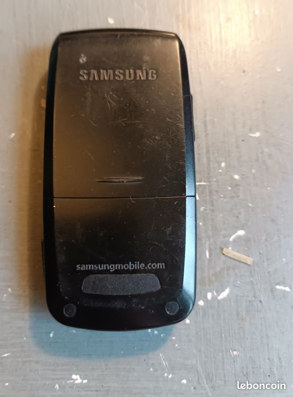 Telephone SAMSUNG SGH E 250 slider de couleur noir (image 3)