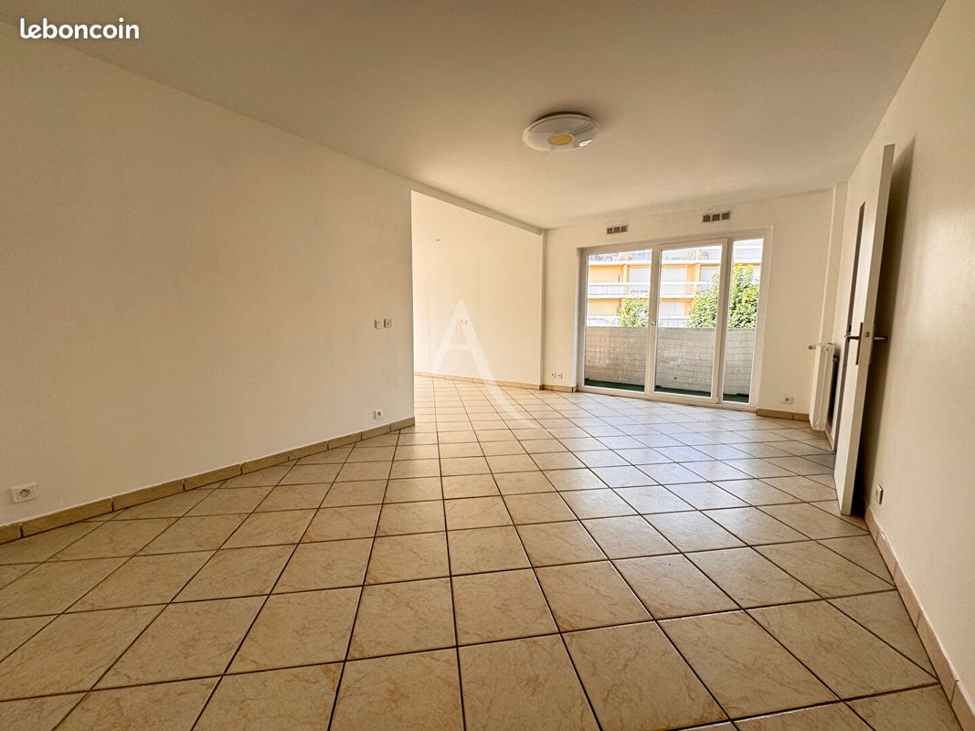 Appartement 5 pièces 100 m² · à Élancourt · 100 m² · 224 000 €