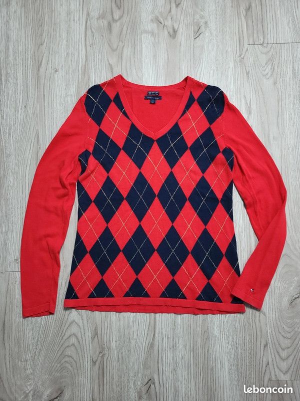 Pull Léger Femme Tommy Hilfiger – Rouge Col V – Logo Brodé sur