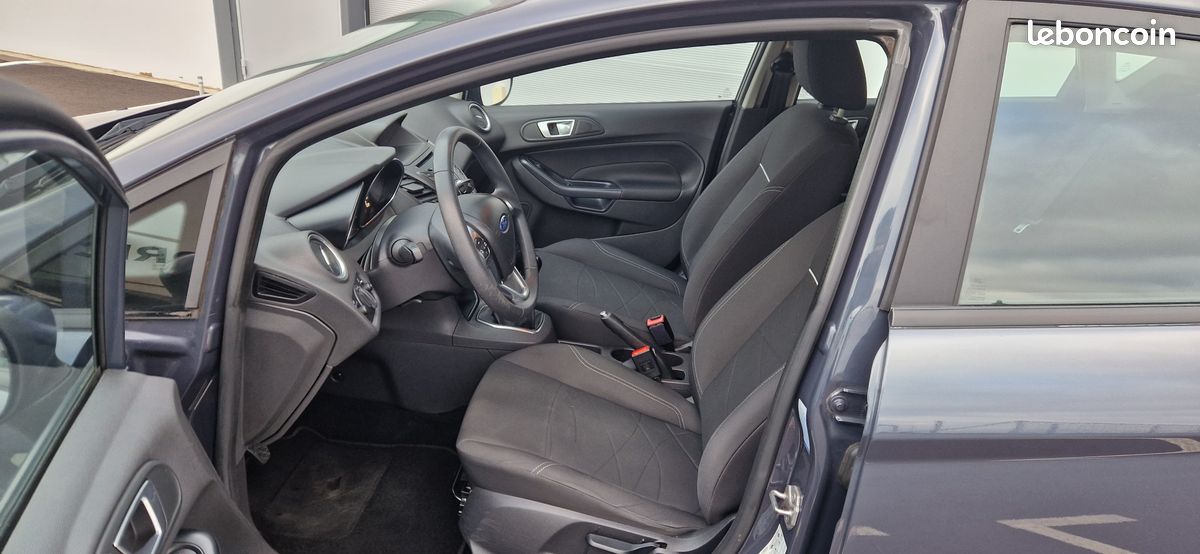 FORD Fiesta VII phase 2, 1.6 tdci 95ch, Econetic, 03/2014, 123250km, Carnet Complet (image 4)