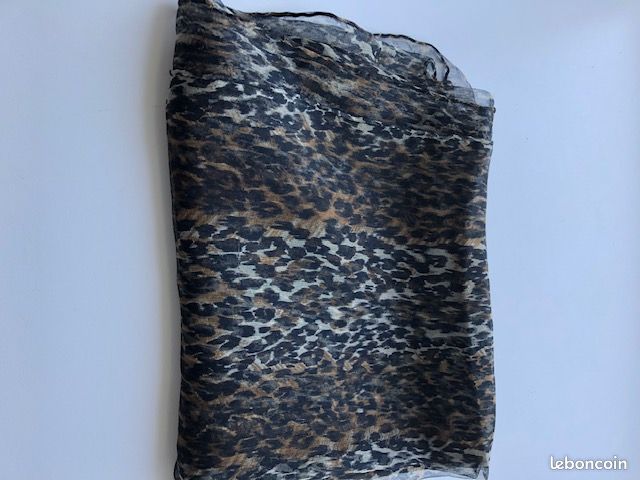 Etole en soie, motif "taches de panthère" (image 1)