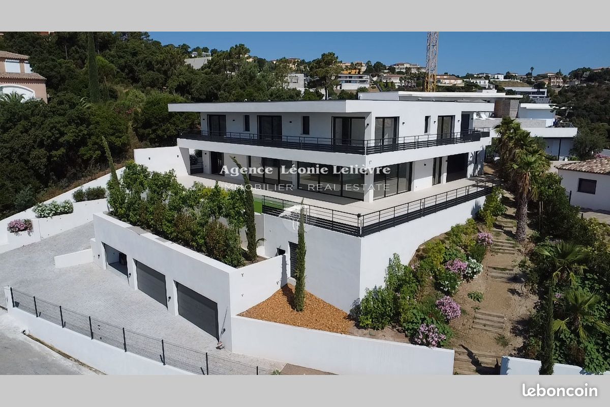 Maison 13 pièces 539 m² · à Roquebrune-sur-Argens · 539 m² · 4 830 000 €