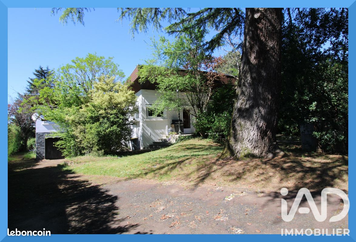 Maison 6 pièces 137 m² · à Ussac · 137 m² · 222 000 €