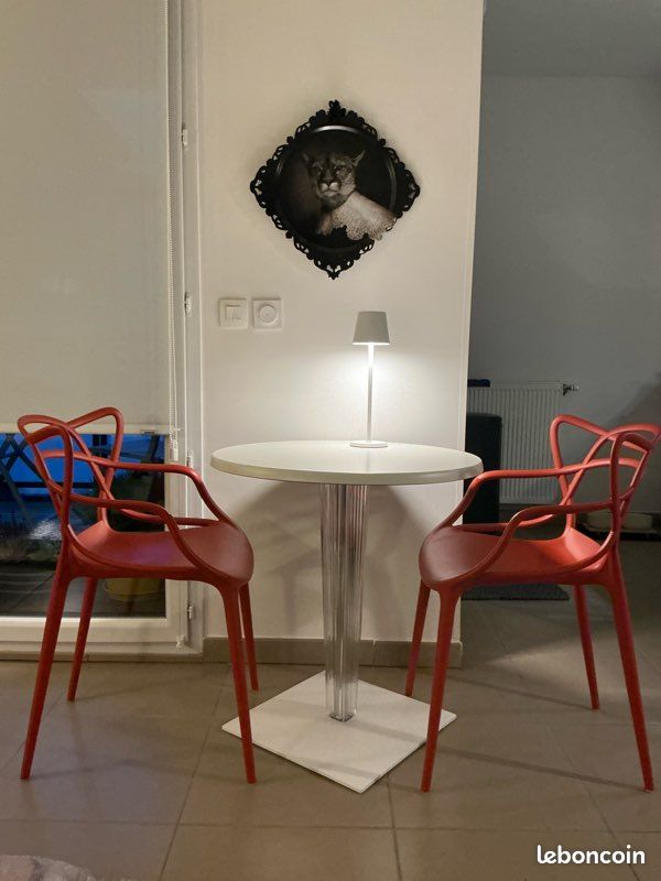 Table KARTELL (image 2)