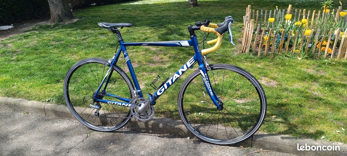 Vélo De Route Gitane – Cadre Alu Rouge, Taille 54, 24 Vitesses Shimano, Homme