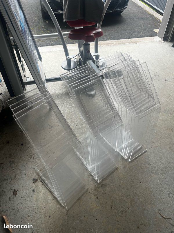 Présentoir sur pieds (image 1)