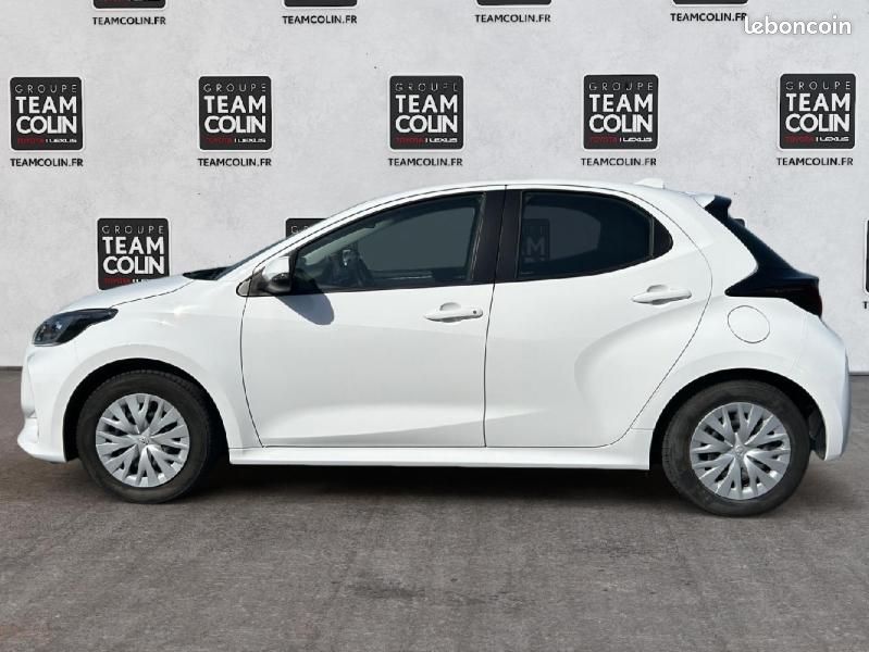 Toyota Yaris 116h Dynamic Business 5p + Programme Beyond Zero Academy MY22 (image 2)