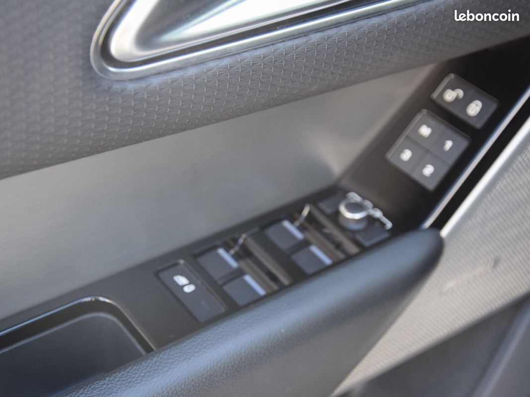LAND ROVER RANGE ROVER VELAR P250 R-Dynamic SE - Entretien full LAND ROVER - toit ouvrant - sieges elec chauffants à mémoire - (image 31)