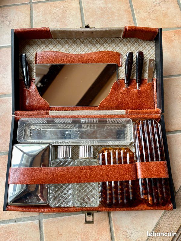 Trousse de toilette années 60 (image 2)