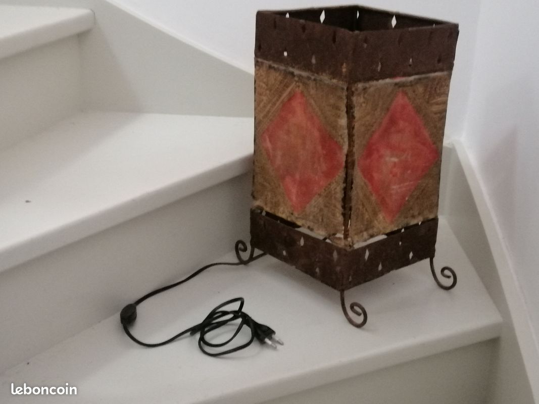 Lampe à poser en métal vieilli et papier (image 2)