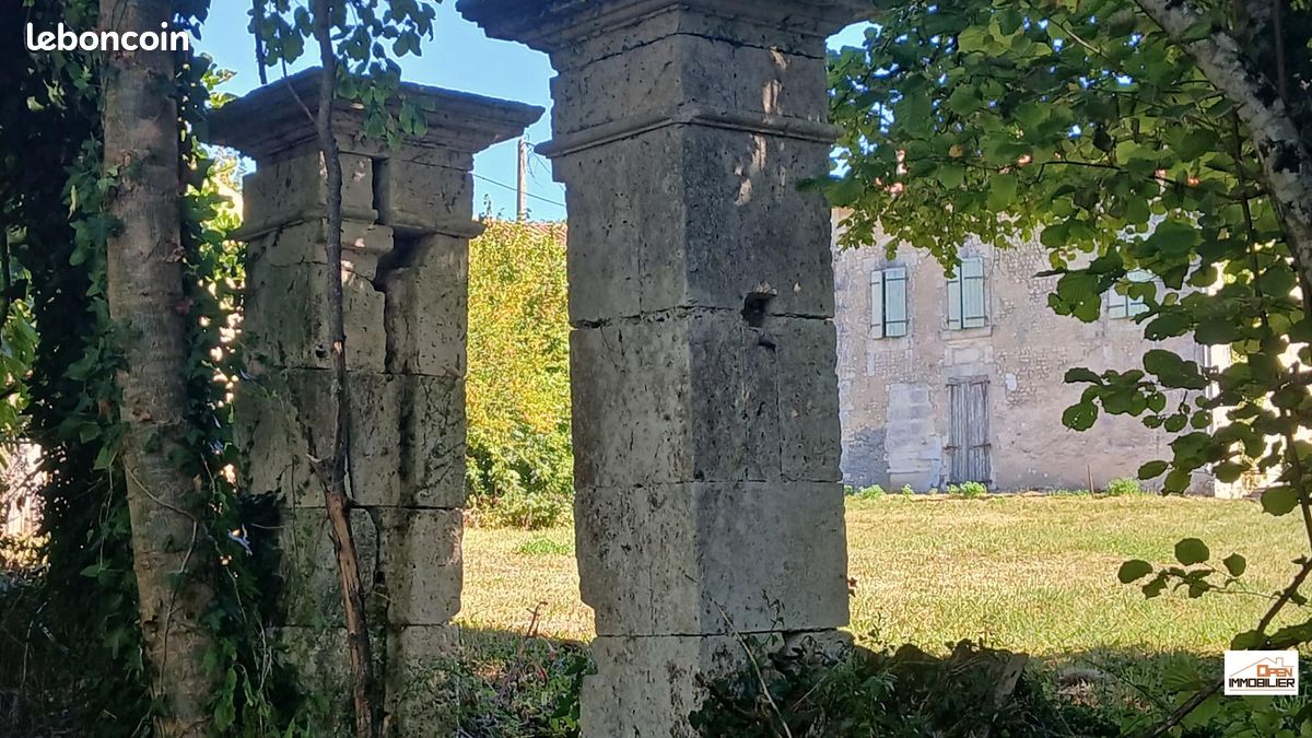 Maison 6 pièces 144 m² · à Montignac-le-Coq · 144 m² · 54 500 €