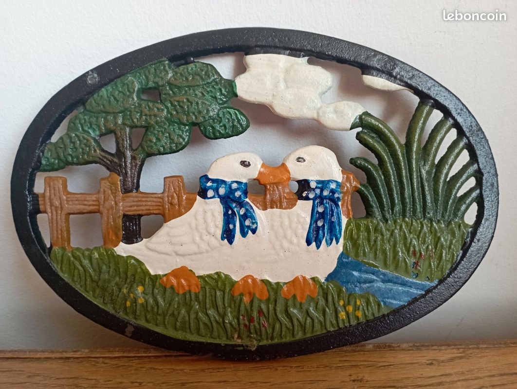 Vieux Dessous-de-plat En Fonte émaillée Bleue, Années 50, Décor Animaux