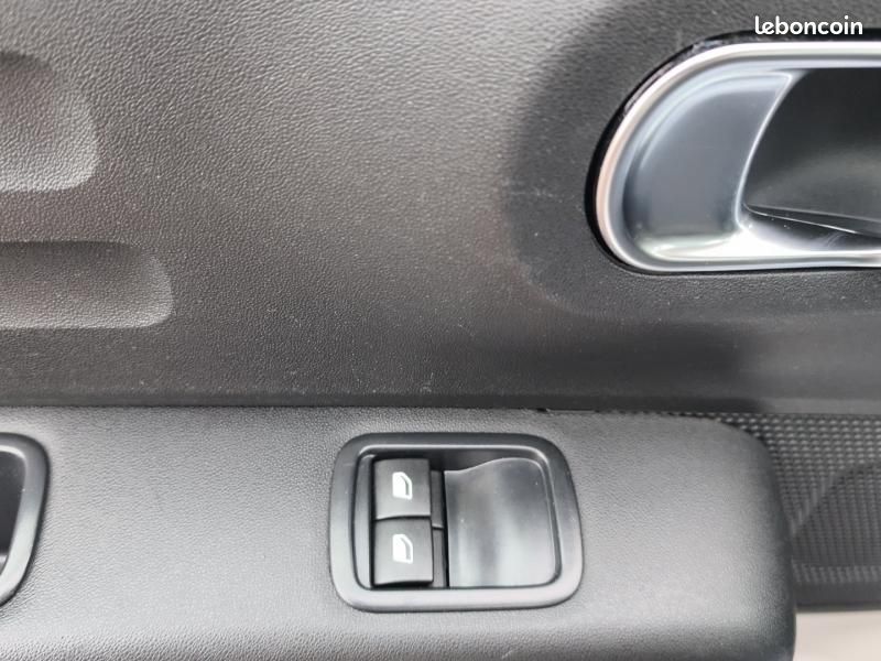 Citroen C3 1.2 PureTech 83ch S&S Feel 122-123g (image 19)
