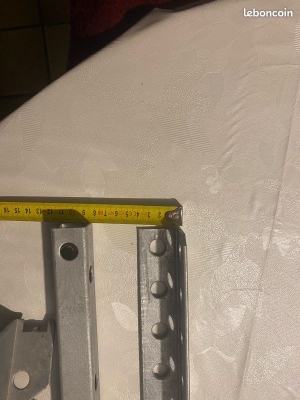 Équerres et pièces métalliques pour fixations poteaux (image 4)