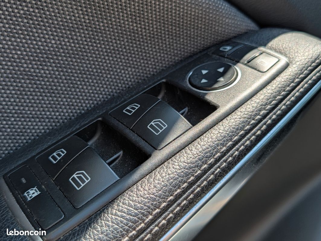 MERCEDES-BENZ CLASSE GLA 1.6 180 7-G DCT INSPIRATION 120CH - RADAR AV/Ar (image 28)