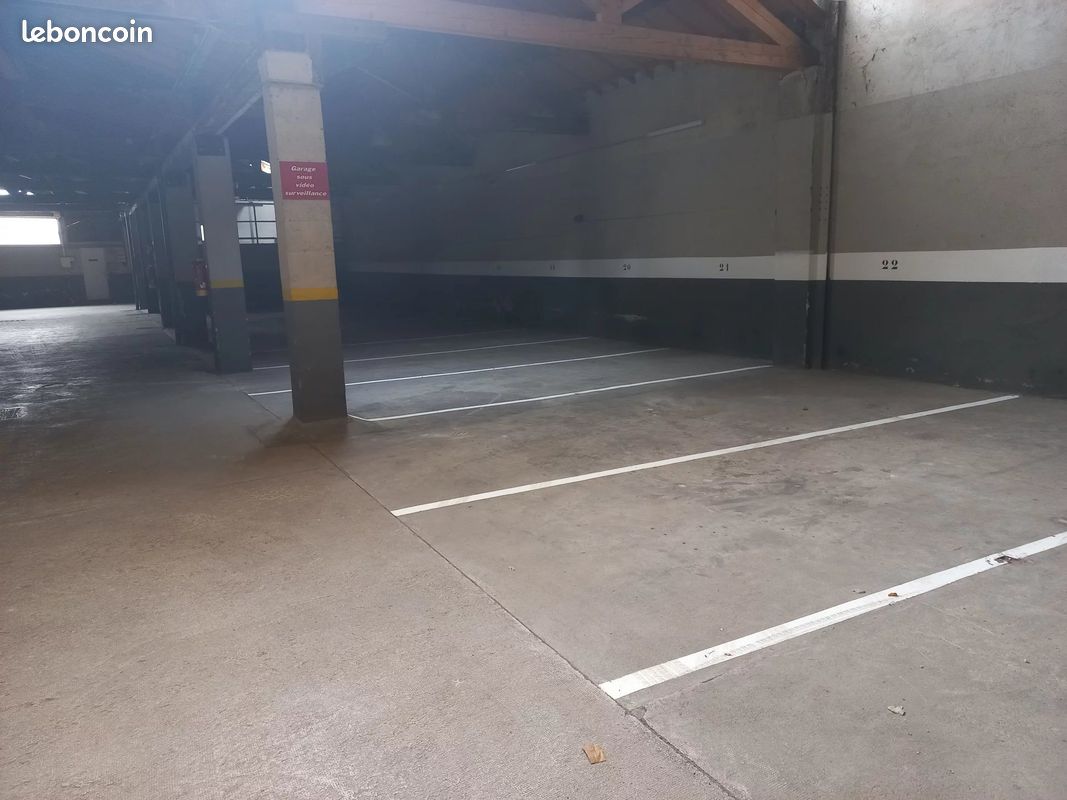 Parking/box Aix-en-Provence · 190 €/mois