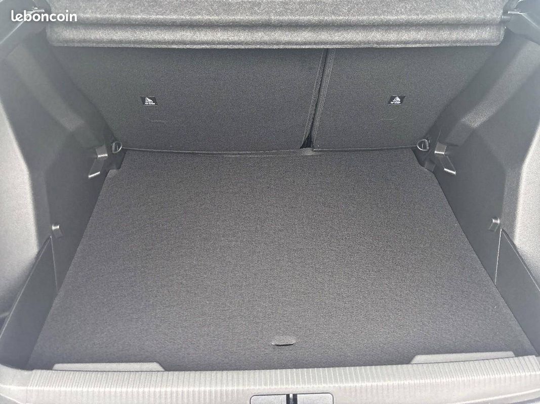 PEUGEOT 2008 Hybrid 145 e-DCS6 Style (image 12)